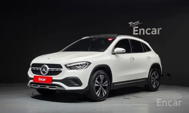 Mercedes-Benz GLA 220 * ПАНОРАМА * KEYLESS * DRIVER ASSIST * 