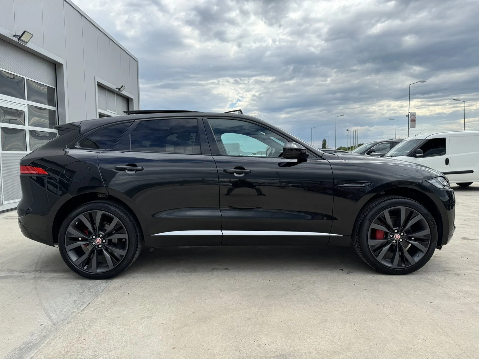 Jaguar F-PACE 3.0d* 300ps* R-Sport* S* AWD* 152хл* НАВИ* КОЖА*  - изображение 6