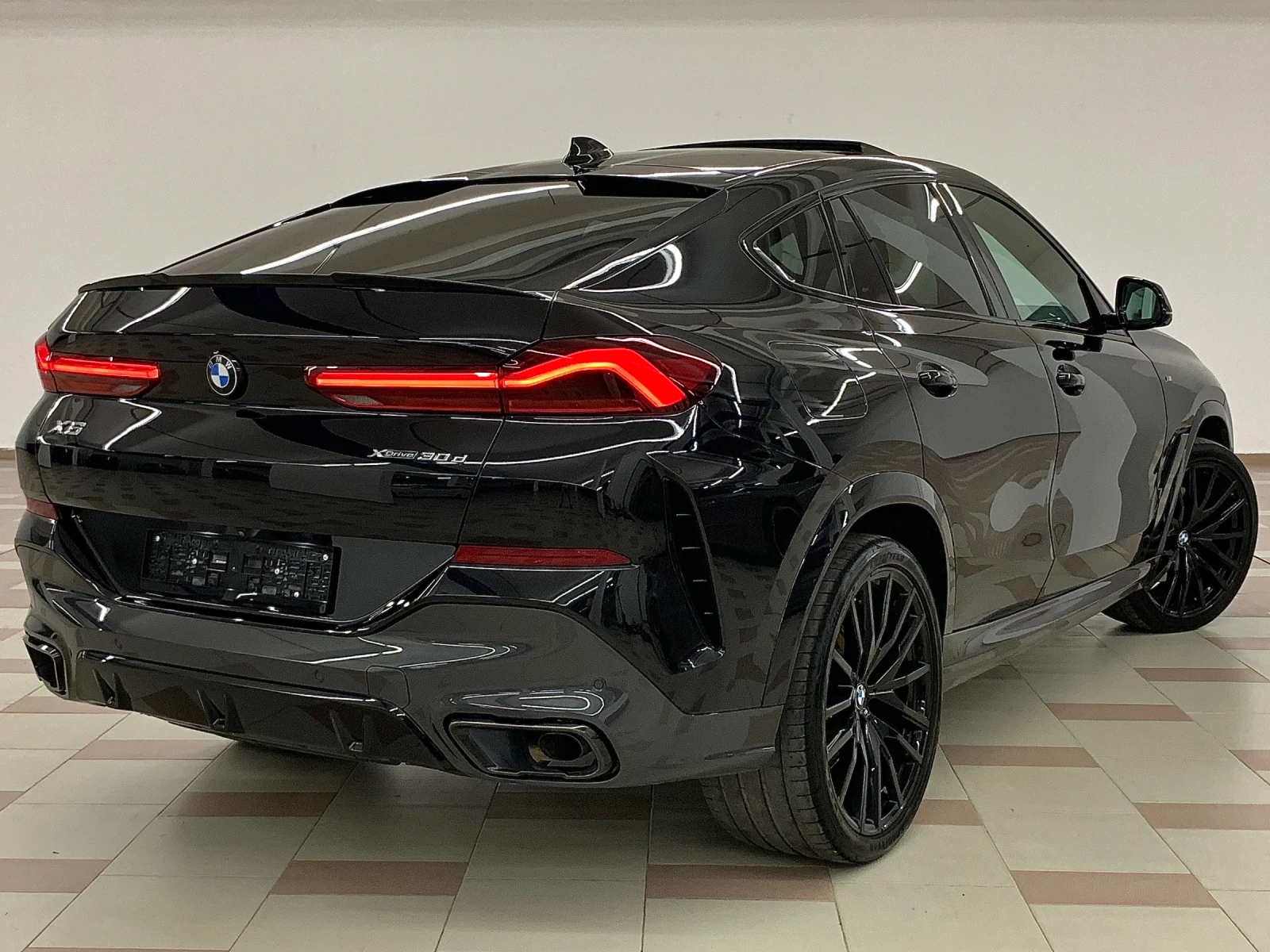 BMW X6 30d M-Pack * ВЪЗДУХ* PANO* DISTR* CAM360* Harman*  - изображение 2