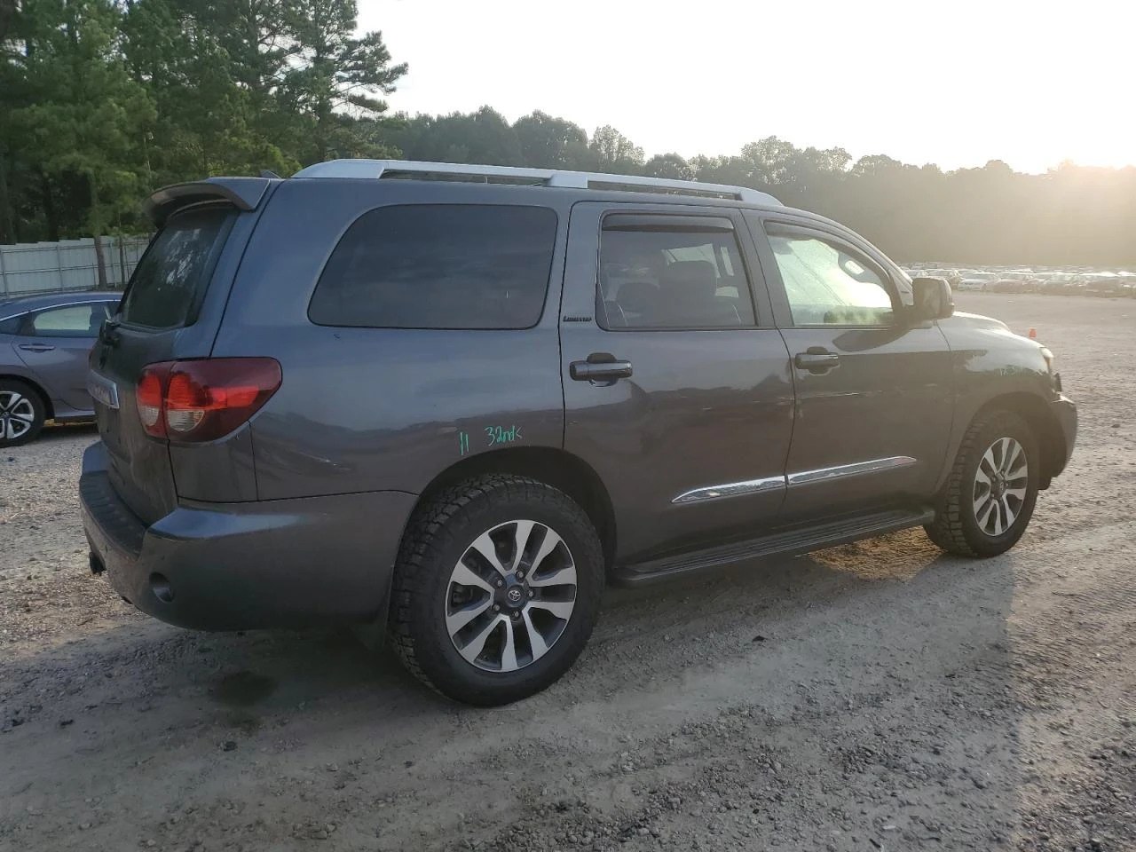Toyota Sequoia LIMITED AWD - изображение 3
