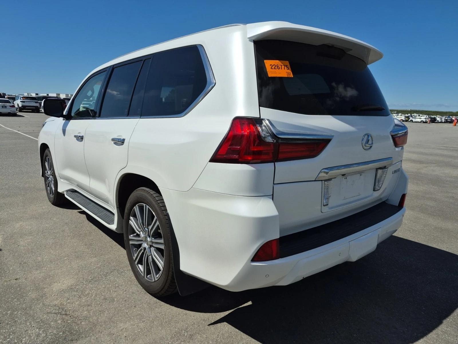 Lexus LX 570 * * CARFAX * * АВТО КРЕДИТ * * , снимка 4 - Автомобили и джипове - 54946890