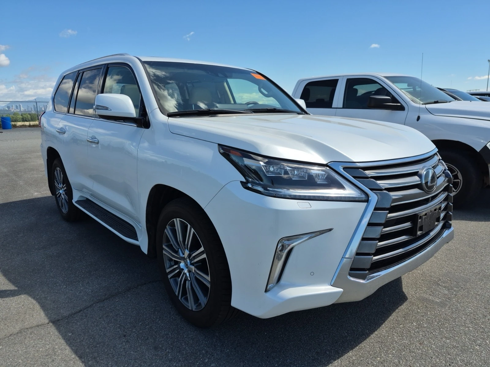 Lexus LX 570 * * CARFAX * * АВТО КРЕДИТ * * , снимка 2 - Автомобили и джипове - 54946890