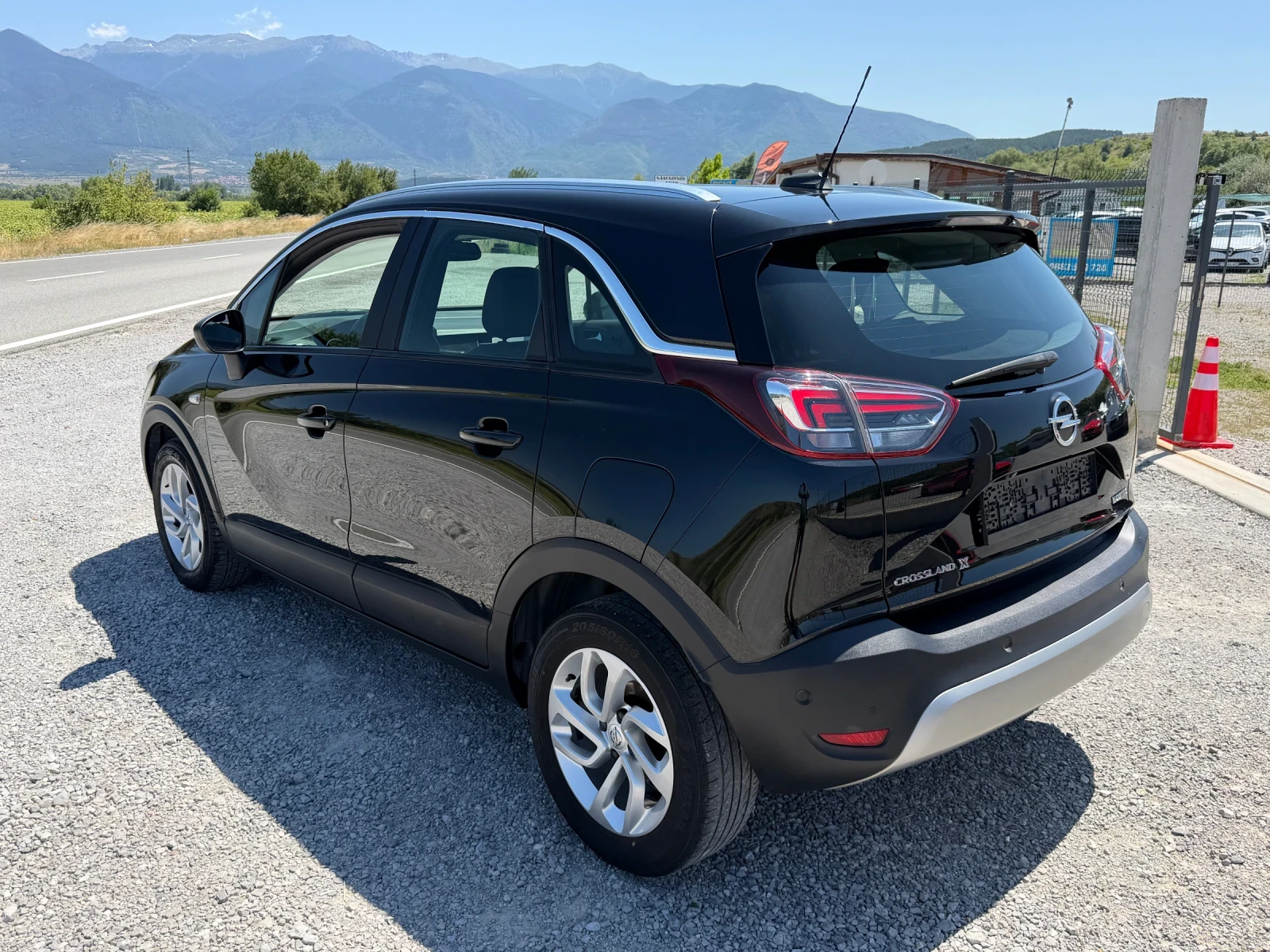 Opel Crossland X 1.2T LED NAVI CAMERA SERVICE BOOK EURO 6D TUV COC, снимка 8 - Автомобили и джипове - 55501523