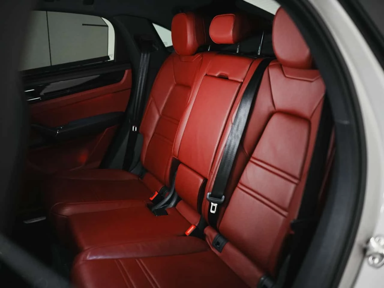Porsche Cayenne E HYBRID Coupe Обдухване Дистроник Премиум Пакeт, снимка 9 - Автомобили и джипове - 55832897