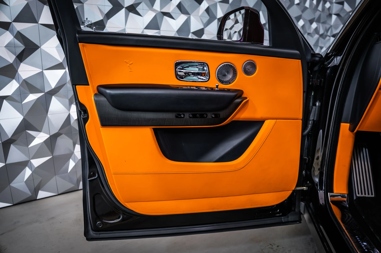 Rolls-Royce Cullinan Mandarin Interior, снимка 7 - Автомобили и джипове - 56272104