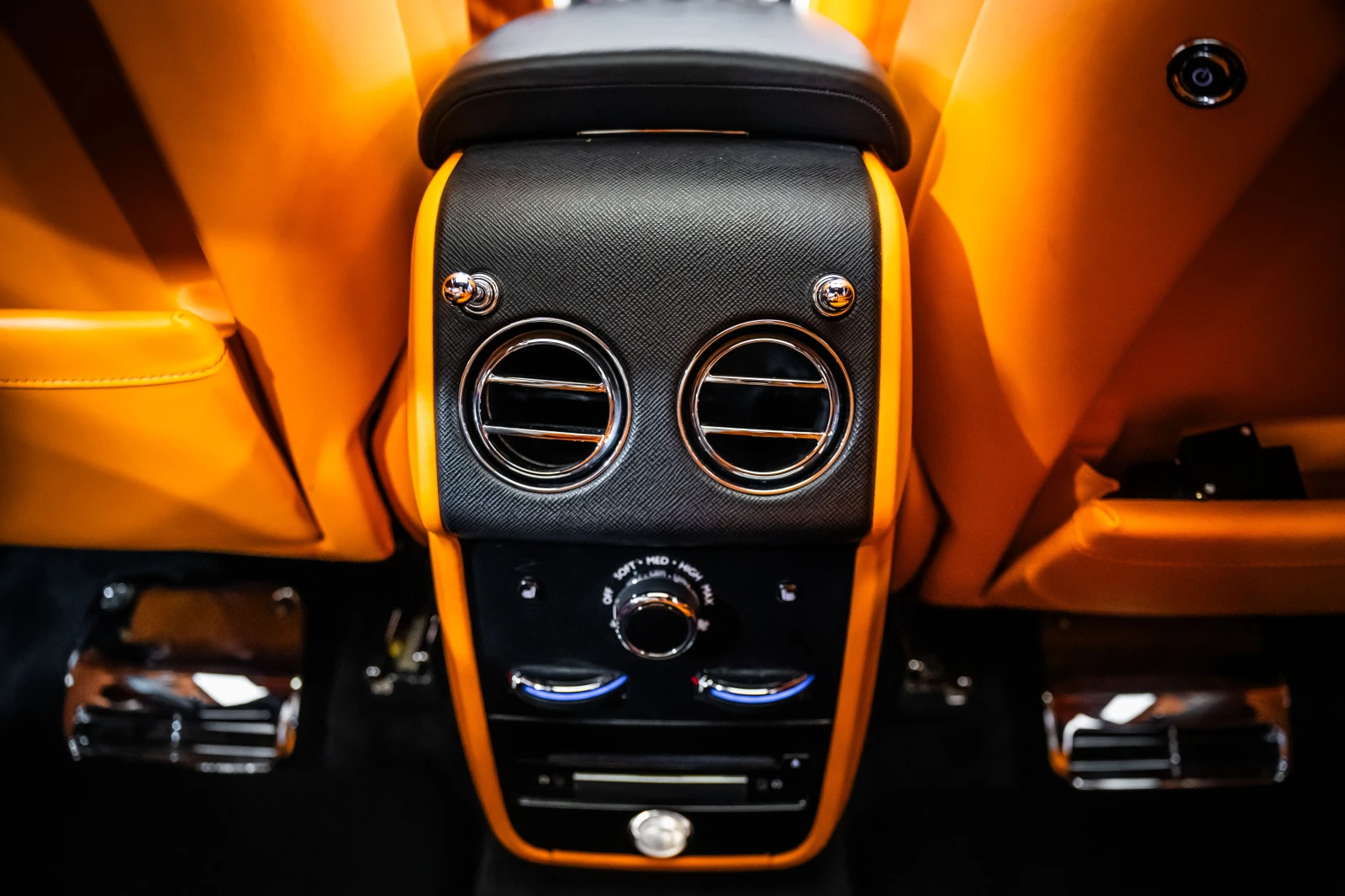 Rolls-Royce Cullinan Mandarin Interior, снимка 14 - Автомобили и джипове - 56272104