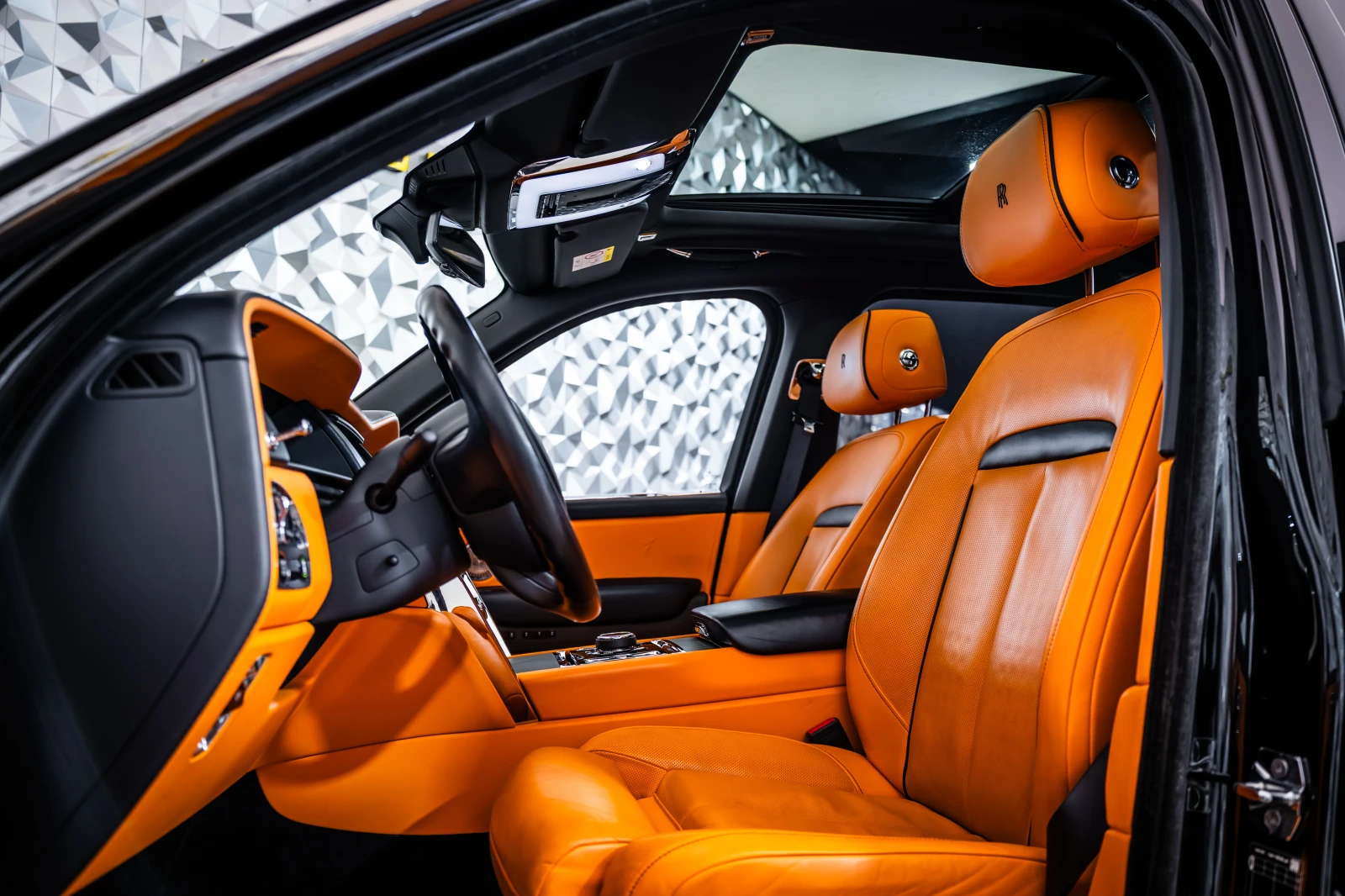 Rolls-Royce Cullinan Mandarin Interior, снимка 12 - Автомобили и джипове - 56272104