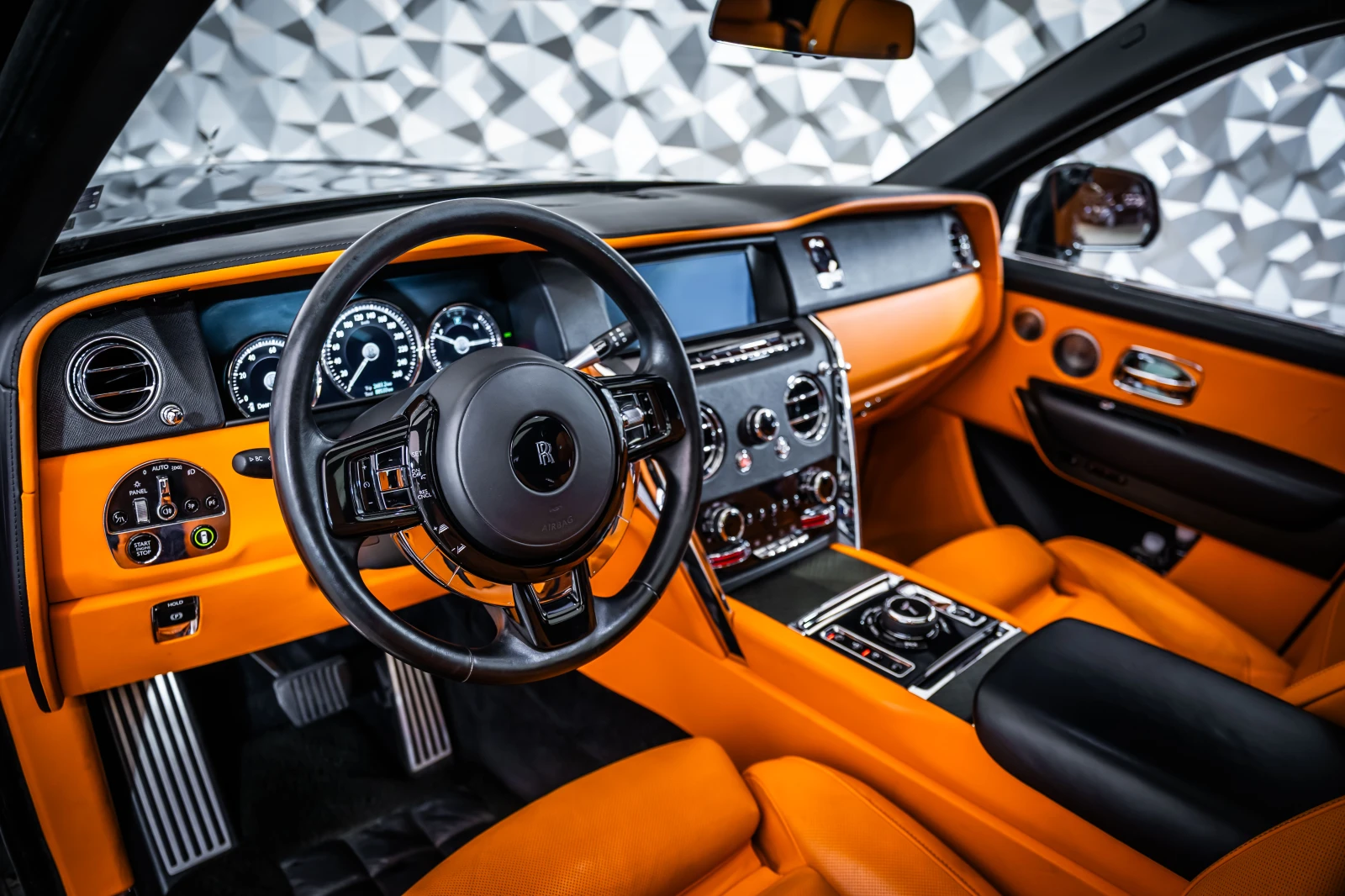Rolls-Royce Cullinan Mandarin Interior, снимка 8 - Автомобили и джипове - 56272104