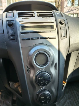 Toyota Yaris ГАЗОВА УРЕДБА, снимка 7
