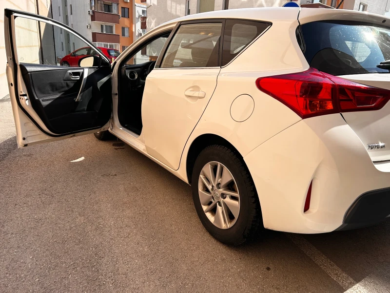 Toyota Auris, снимка 3 - Автомобили и джипове - 49221273