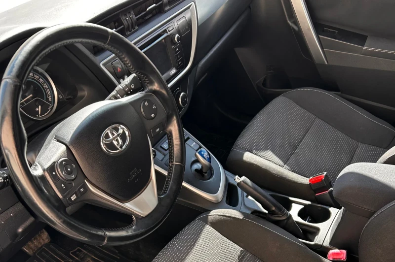 Toyota Auris, снимка 15 - Автомобили и джипове - 49221273