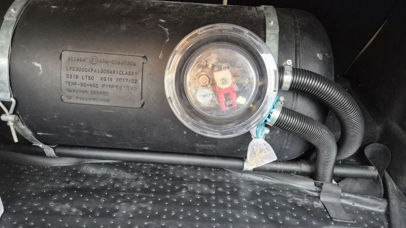 Opel Insignia Limuzine 1.8 gaz, снимка 15 - Автомобили и джипове - 53021204