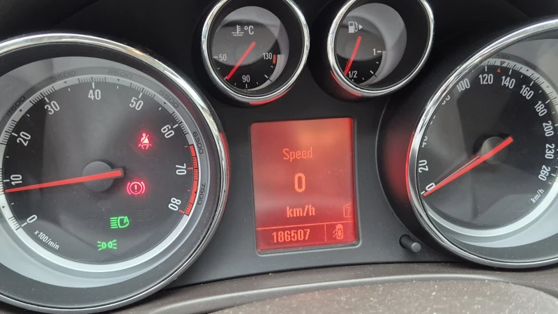 Opel Insignia Limuzine 1.8 gaz, снимка 11 - Автомобили и джипове - 53021204