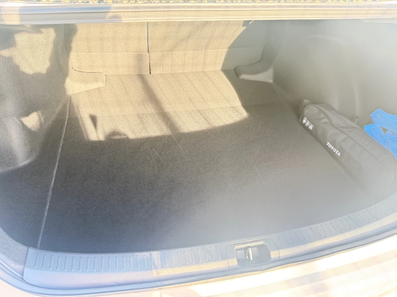 Toyota Corolla SD Hybrid 1.8 Executive, снимка 10 - Автомобили и джипове - 53519708