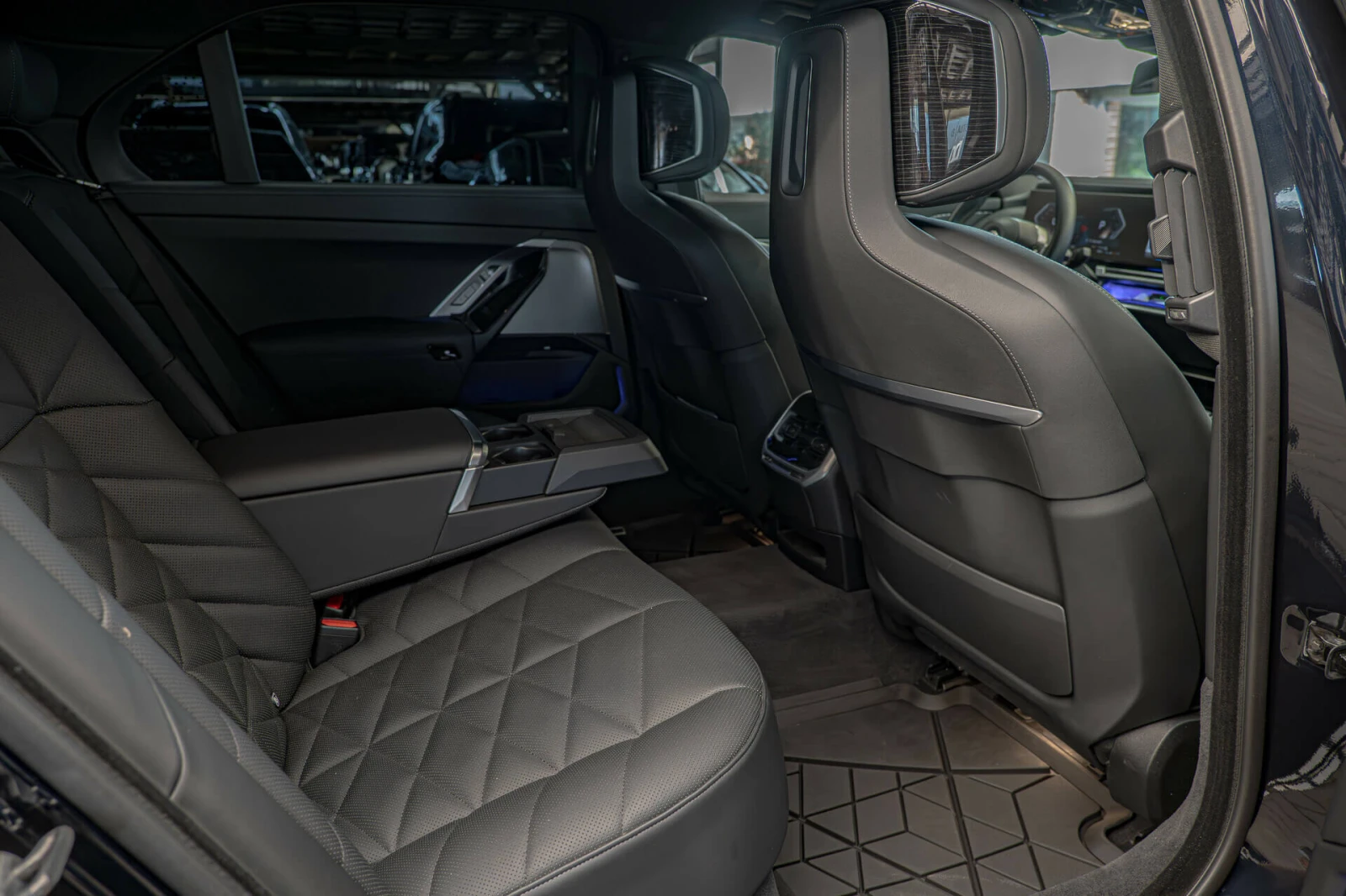 BMW 740 d/xDrive/Bowers&Wilkins/HuD/Панорама/Камера360 - изображение 9