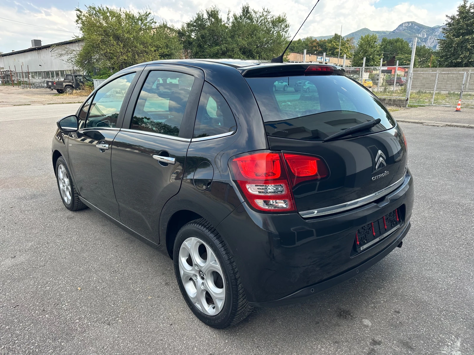 Citroen C3 1.4HDI Exclusive Design Италия - изображение 5