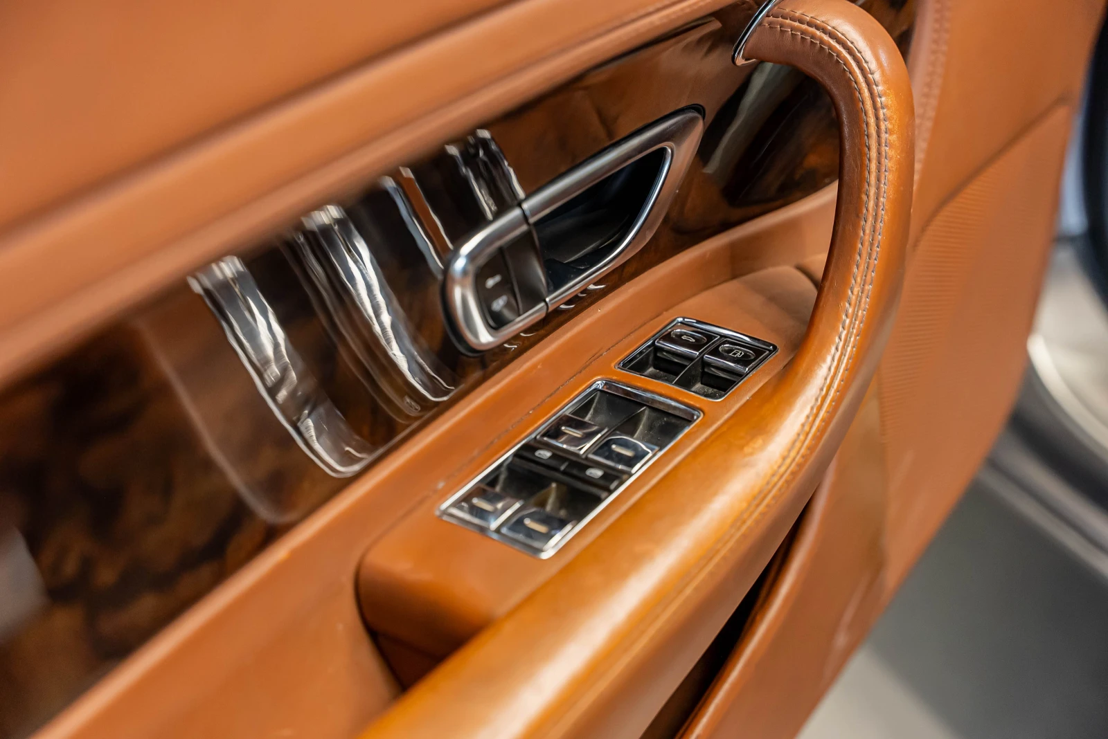 Bentley Continental gt W12 6.0L Twin-Turbo - изображение 9