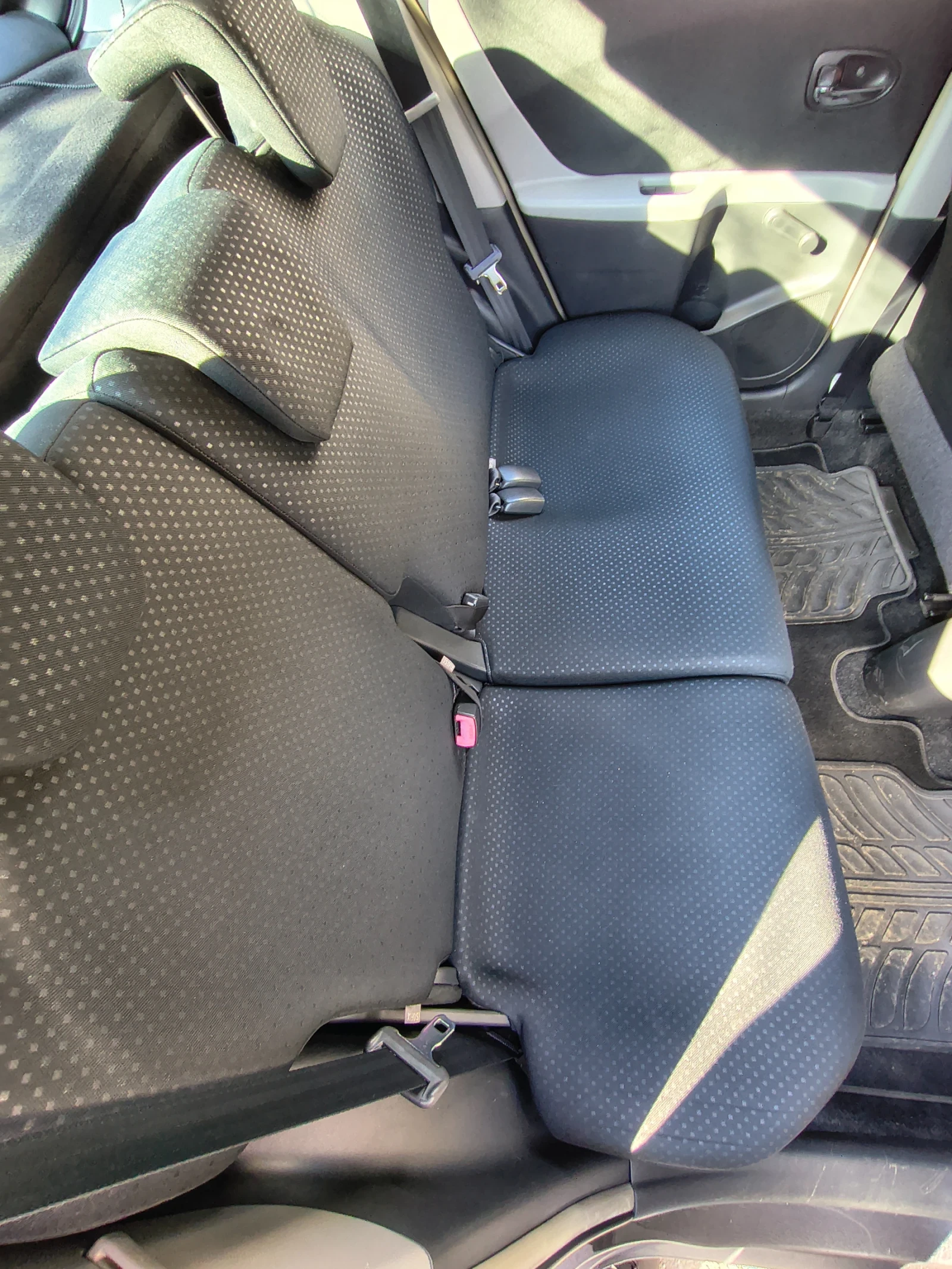 Toyota Yaris ГАЗОВА УРЕДБА - изображение 3