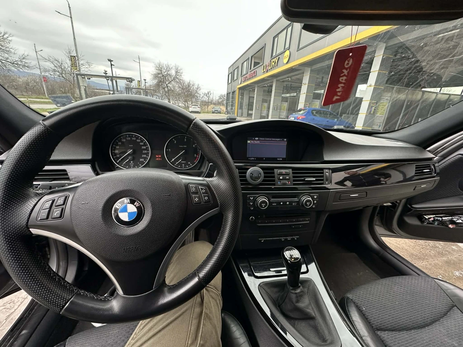 BMW 320, снимка 13 - Автомобили и джипове - 53938920