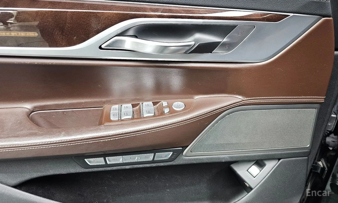 BMW 730 XDRIVE* 3.0D* ШИБИДАХ* КАМЕРИ* 360* МЪРТВА* ТОЧКА*, снимка 12 - Автомобили и джипове - 54072999