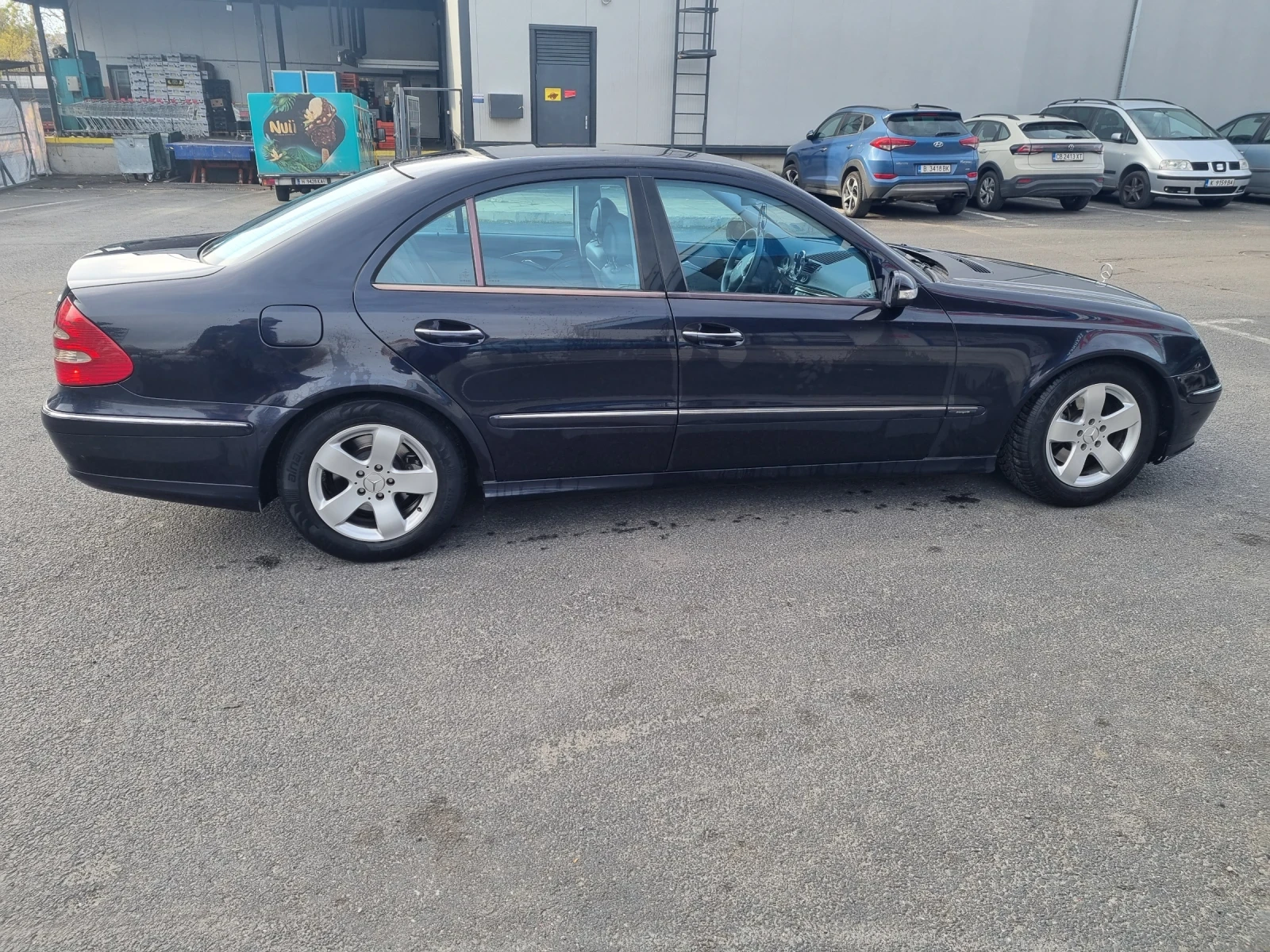 Mercedes-Benz E 270 2.7CDI, снимка 4 - Автомобили и джипове - 54574869
