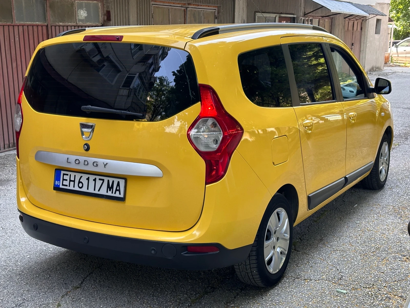 Dacia Lodgy 1.6i* Газ* Клима* Кожа, снимка 4 - Автомобили и джипове - 55065116