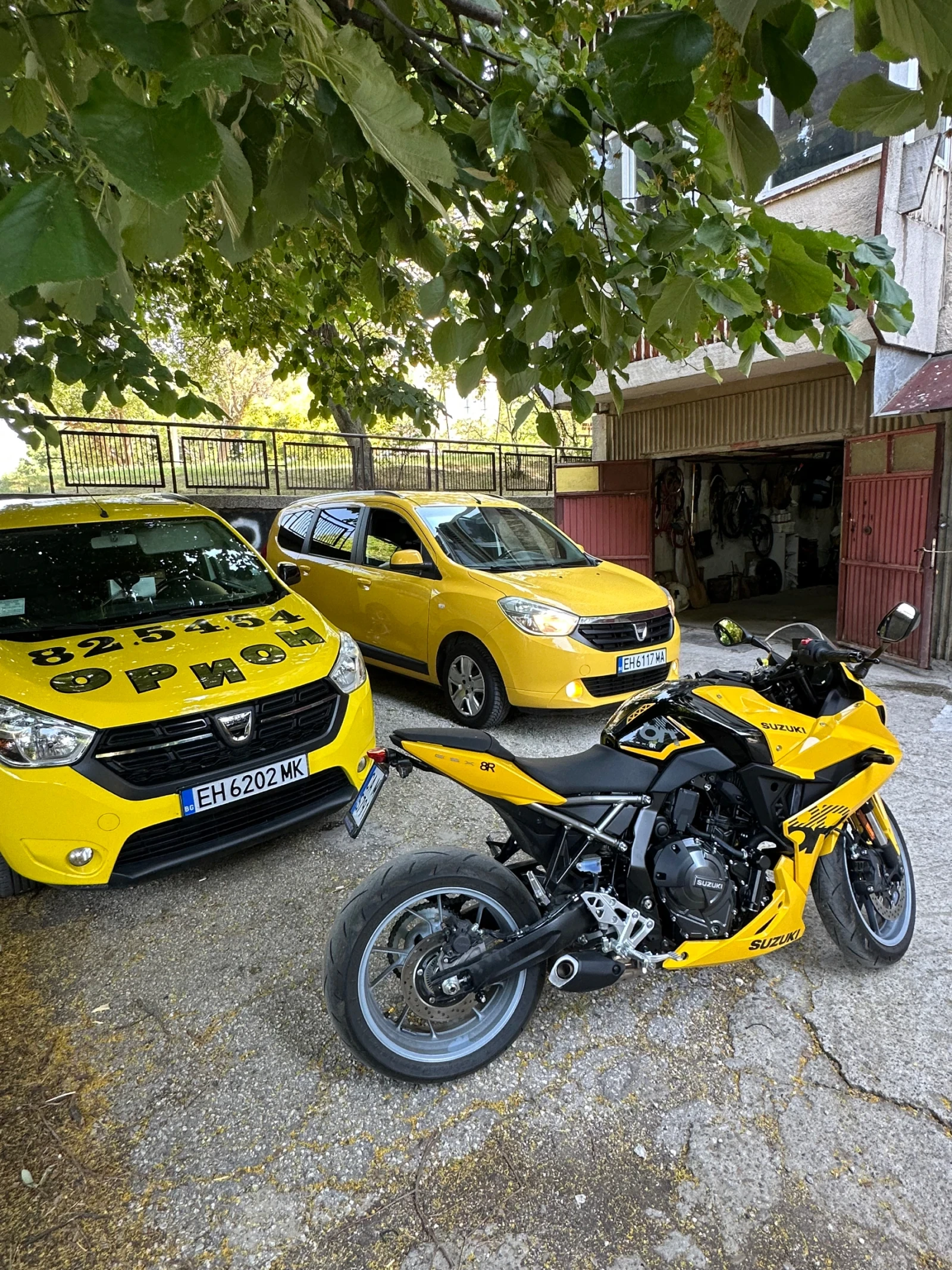 Dacia Lodgy 1.6i* Газ* Клима* Кожа, снимка 12 - Автомобили и джипове - 55065116