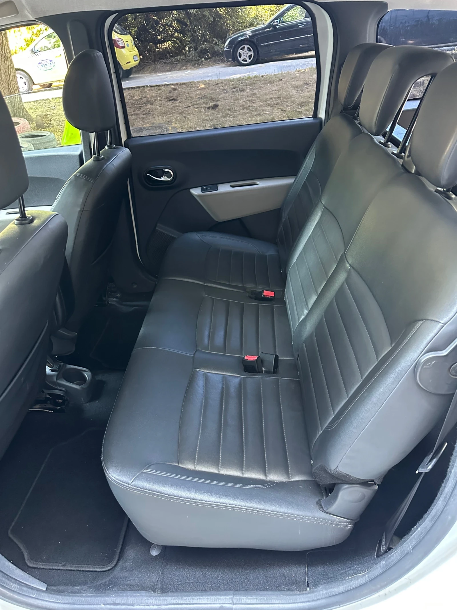 Dacia Lodgy 1.6i* Газ* Клима* Кожа, снимка 7 - Автомобили и джипове - 55065116