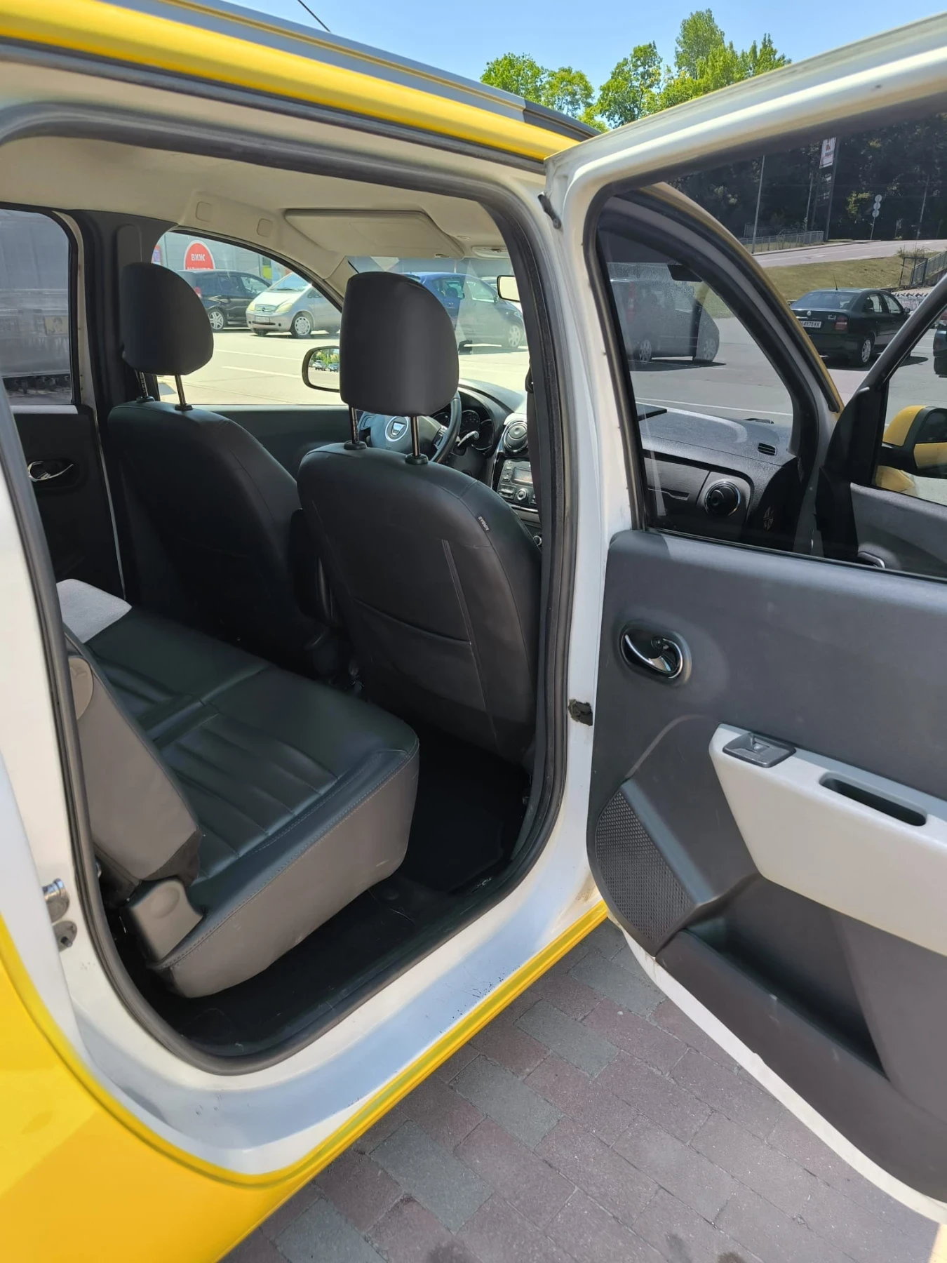 Dacia Lodgy 1.6i* Газ* Клима* Кожа, снимка 7 - Автомобили и джипове - 54974523