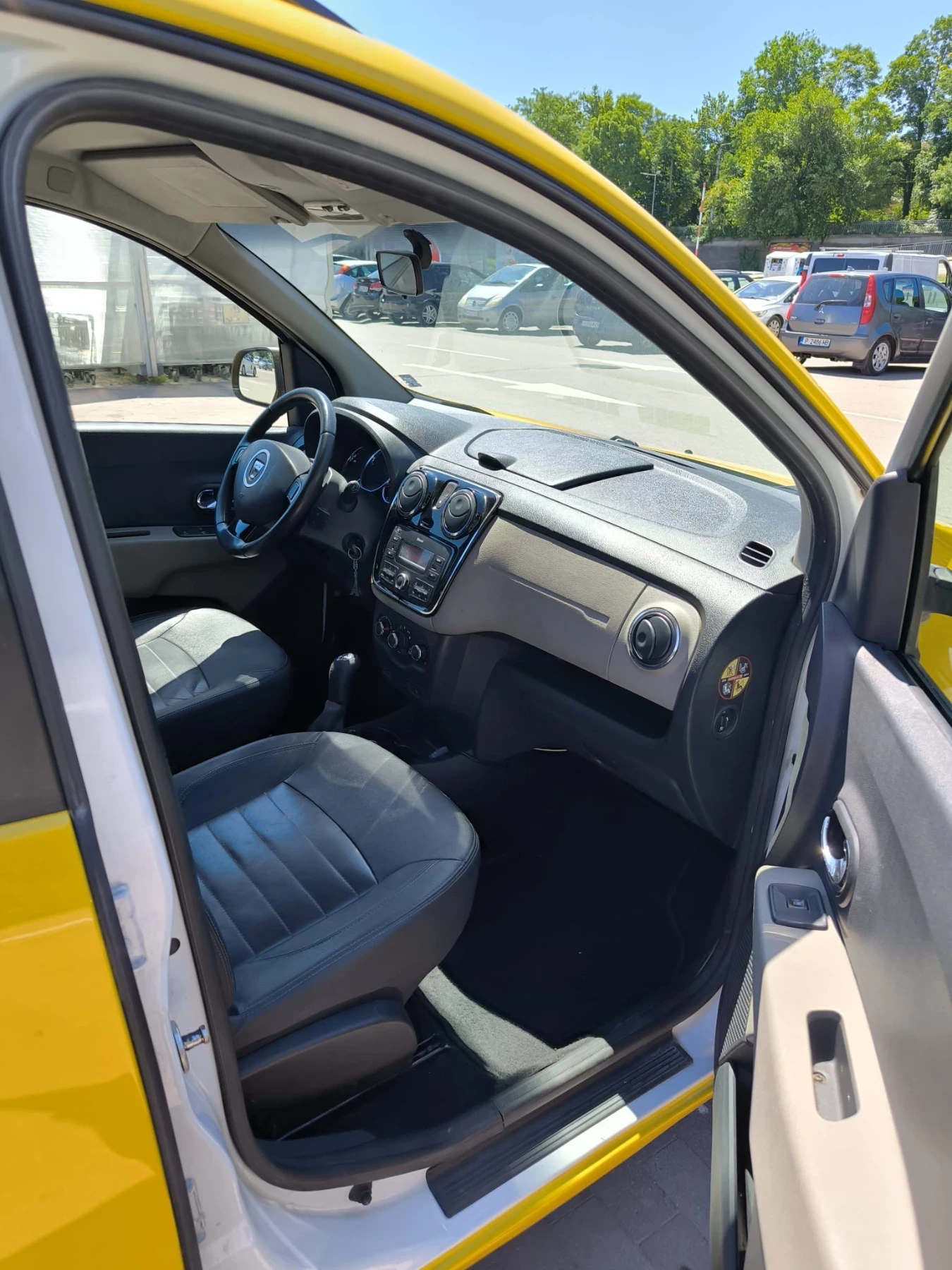 Dacia Lodgy 1.6i* Газ* Клима* Кожа, снимка 5 - Автомобили и джипове - 54974523