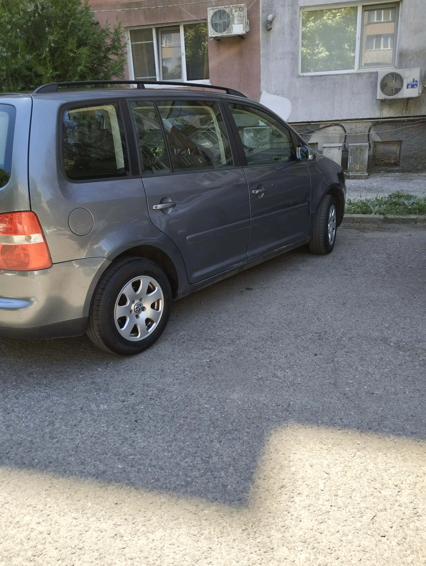VW Touran, снимка 4 - Автомобили и джипове - 55503219