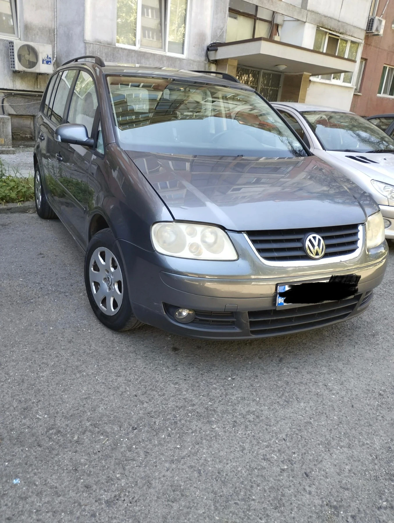 VW Touran, снимка 15 - Автомобили и джипове - 55503219