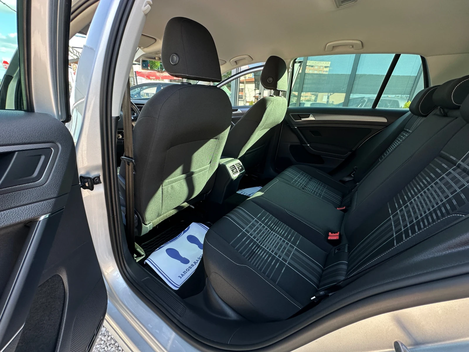 VW Golf Lounge* Xenon* Камера* , снимка 13 - Автомобили и джипове - 55663732