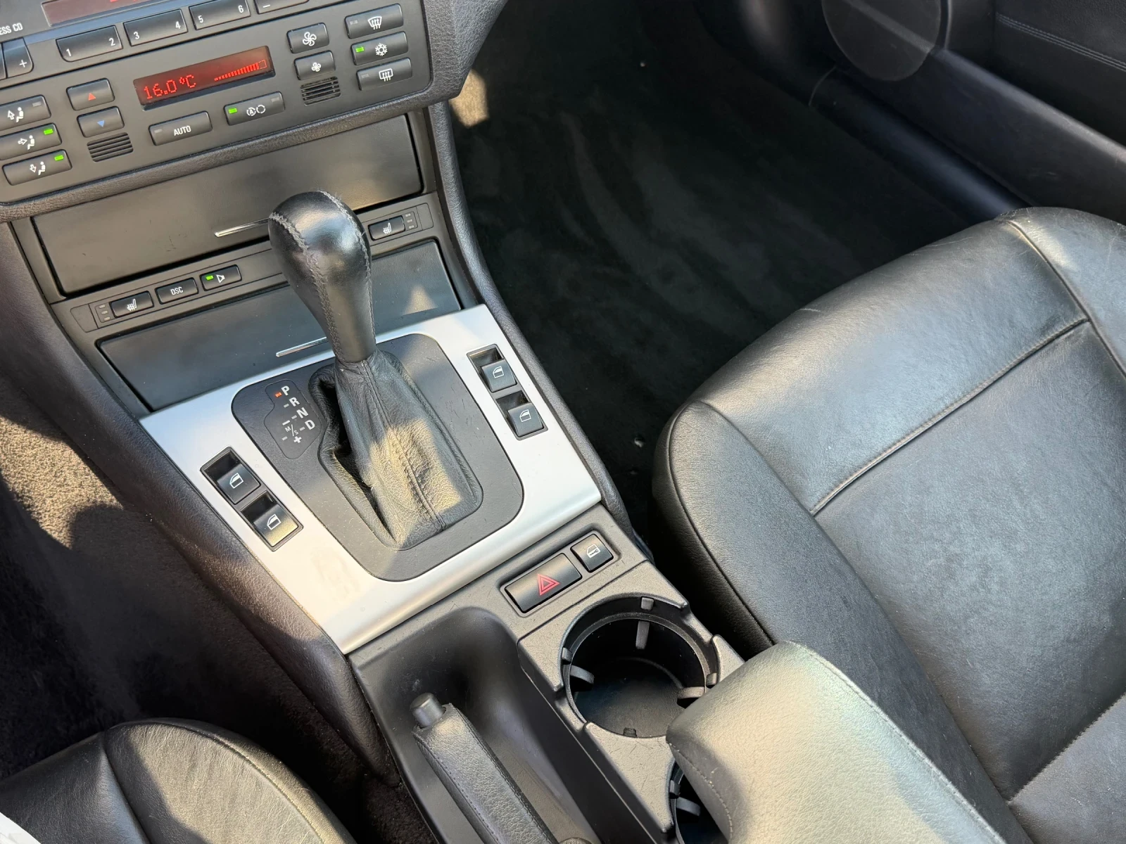 BMW 330 Ci* M-Pack* Harman/Kardon* Подгрев, снимка 14 - Автомобили и джипове - 55830130