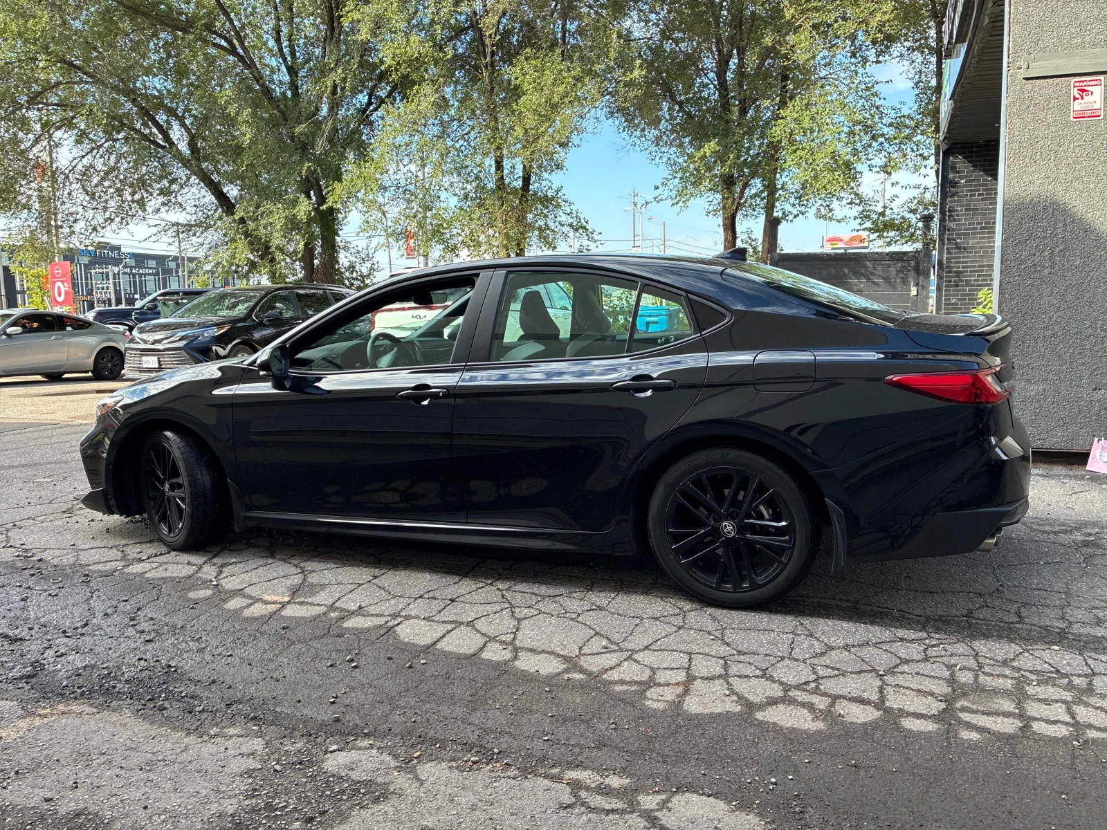 Toyota Camry * SE * CARFAX * ОПЦИЯ ЗА ФИНАНСИРАНЕ, снимка 13 - Автомобили и джипове - 56128183