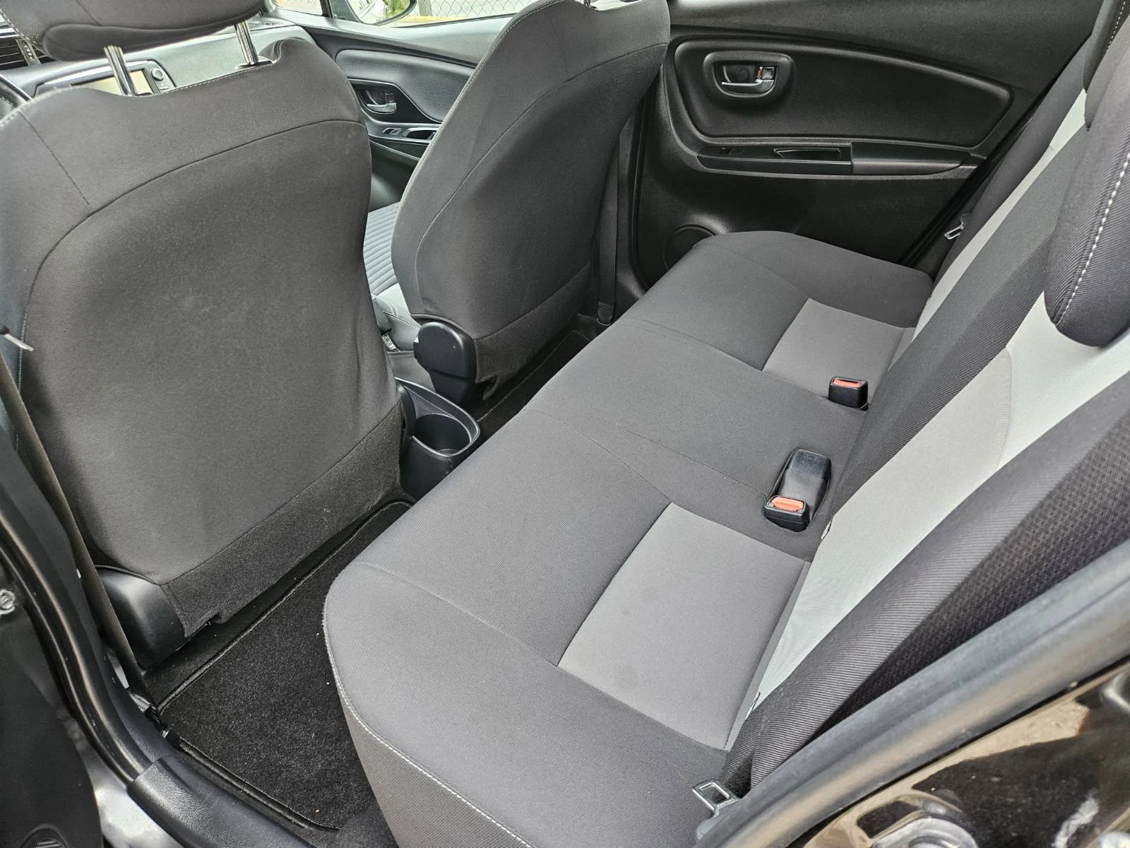 Toyota Yaris 1.5i-112кс, снимка 6 - Автомобили и джипове - 56161799