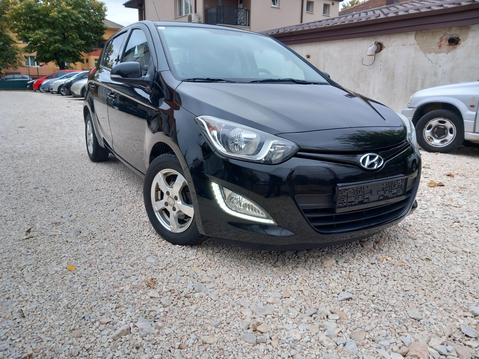 Hyundai I20 1.3i 2015г 86кс, снимка 6 - Автомобили и джипове - 56727929