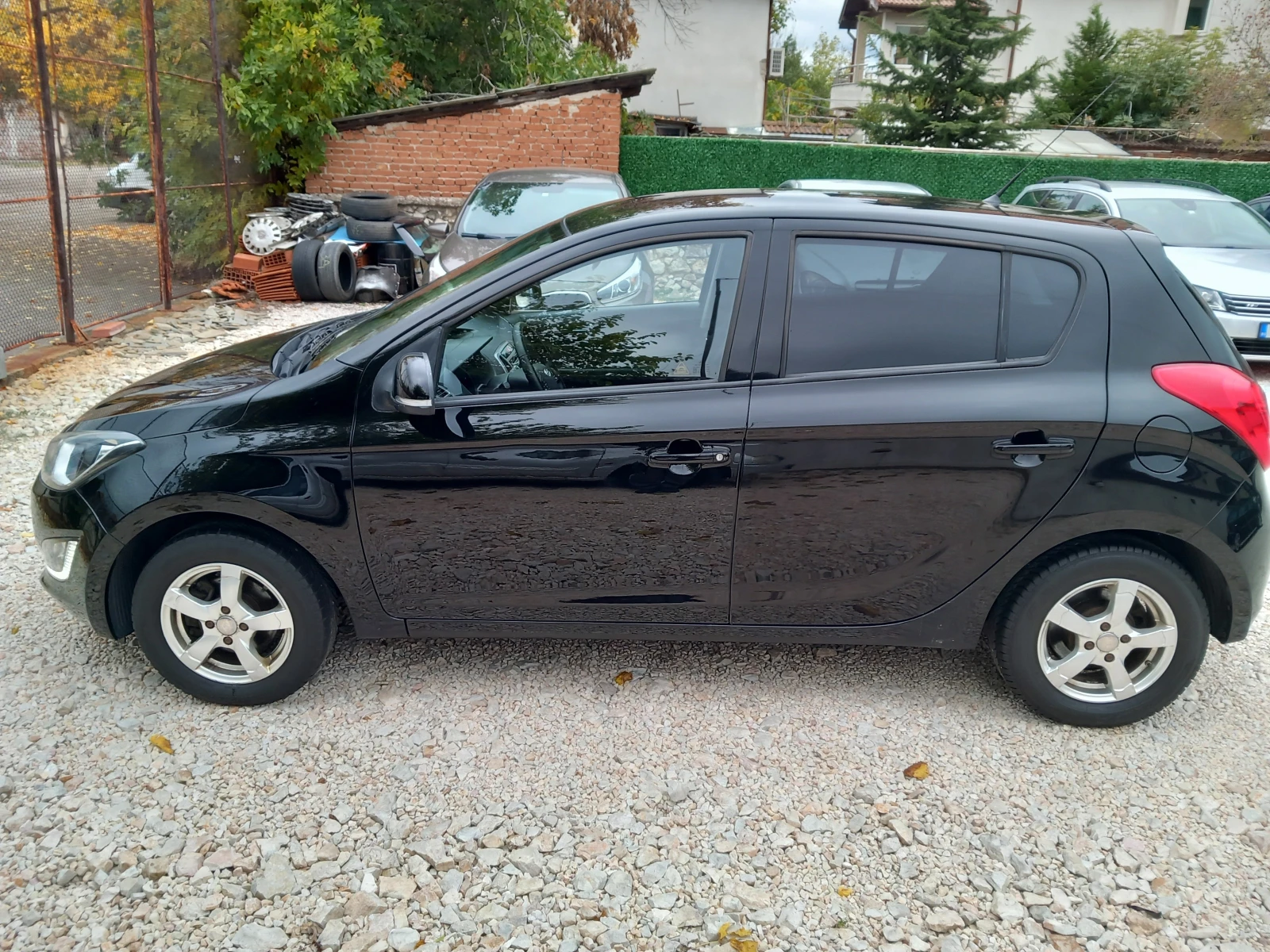 Hyundai I20 1.3i 2015г 86кс, снимка 2 - Автомобили и джипове - 56727929