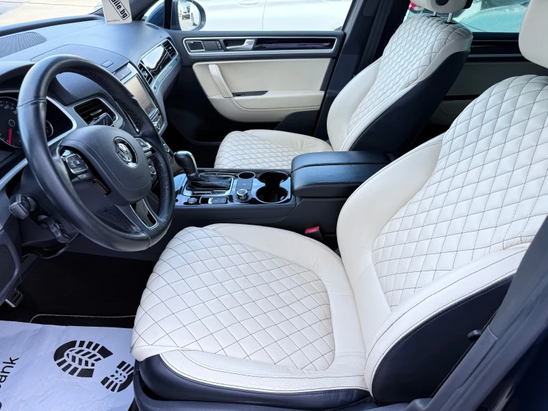 VW Touareg 4.2TDI-V8 340k.c* KEYLESS* 360 CAMERI* DISTRONIC* , снимка 9 - Автомобили и джипове - 47899286