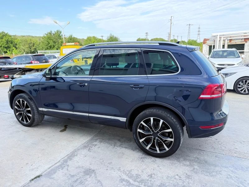 VW Touareg 4.2TDI-V8 340k.c* KEYLESS* 360 CAMERI* DISTRONIC* , снимка 4 - Автомобили и джипове - 47899286