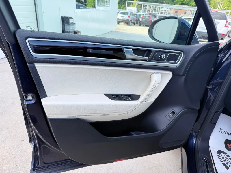 VW Touareg 4.2TDI-V8 340k.c* KEYLESS* 360 CAMERI* DISTRONIC* , снимка 7 - Автомобили и джипове - 47899286