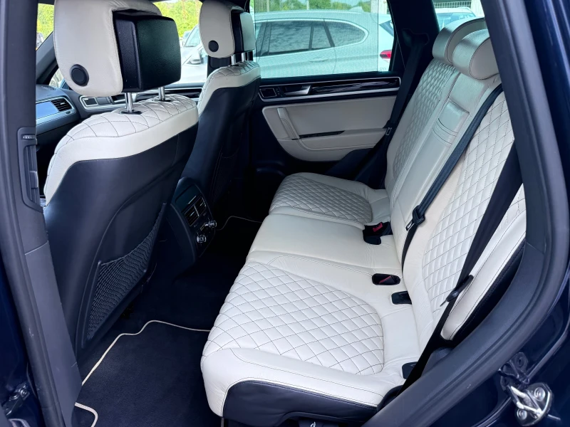 VW Touareg 4.2TDI-V8 340k.c* KEYLESS* 360 CAMERI* DISTRONIC* , снимка 10 - Автомобили и джипове - 47899286