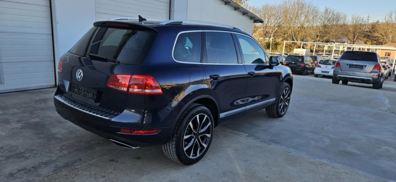 VW Touareg 4.2TDI-V8 340k.c* KEYLESS* 360 CAMERI* DISTRONIC* , снимка 13 - Автомобили и джипове - 47899286