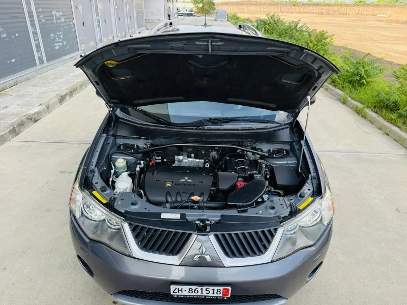 Mitsubishi Outlander 2.4i Automat, снимка 4 - Автомобили и джипове - 52053839