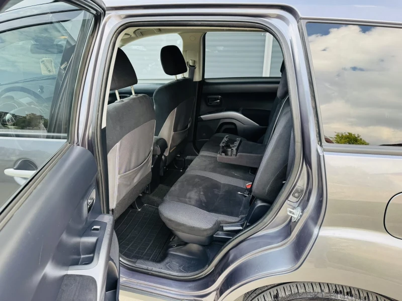 Mitsubishi Outlander 2.4i Automat, снимка 15 - Автомобили и джипове - 52053839