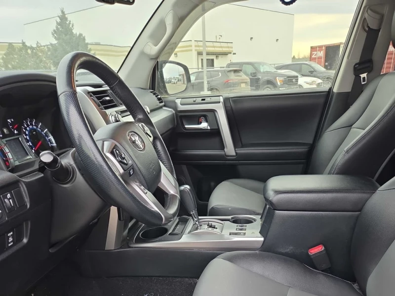 Toyota 4runner * SR5 * CARFAX * БЕЗ ПЪРВОНАЧАЛНА ВНОСКА, снимка 5 - Автомобили и джипове - 53031635