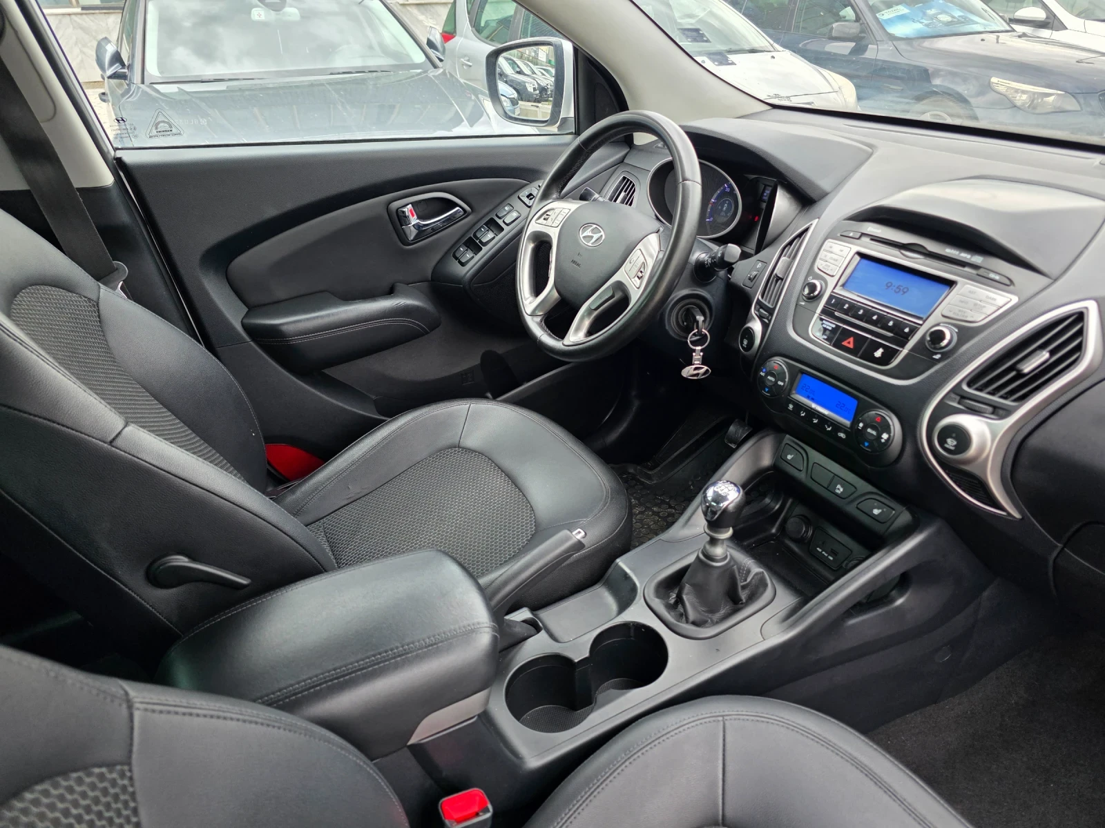 Hyundai IX35 2.0 CRDI 4x4 136k.c , снимка 15 - Автомобили и джипове - 54623394