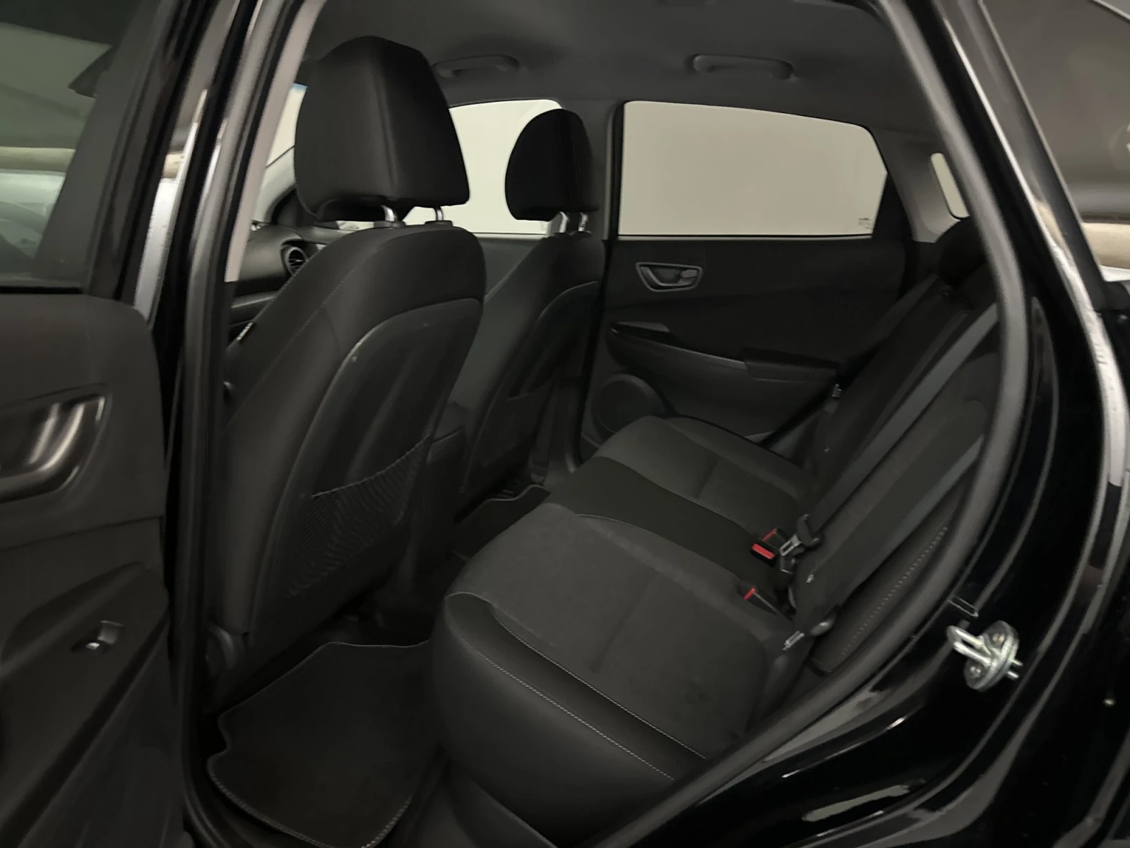 Hyundai Kona 64 kWh Style, снимка 7 - Автомобили и джипове - 54776301