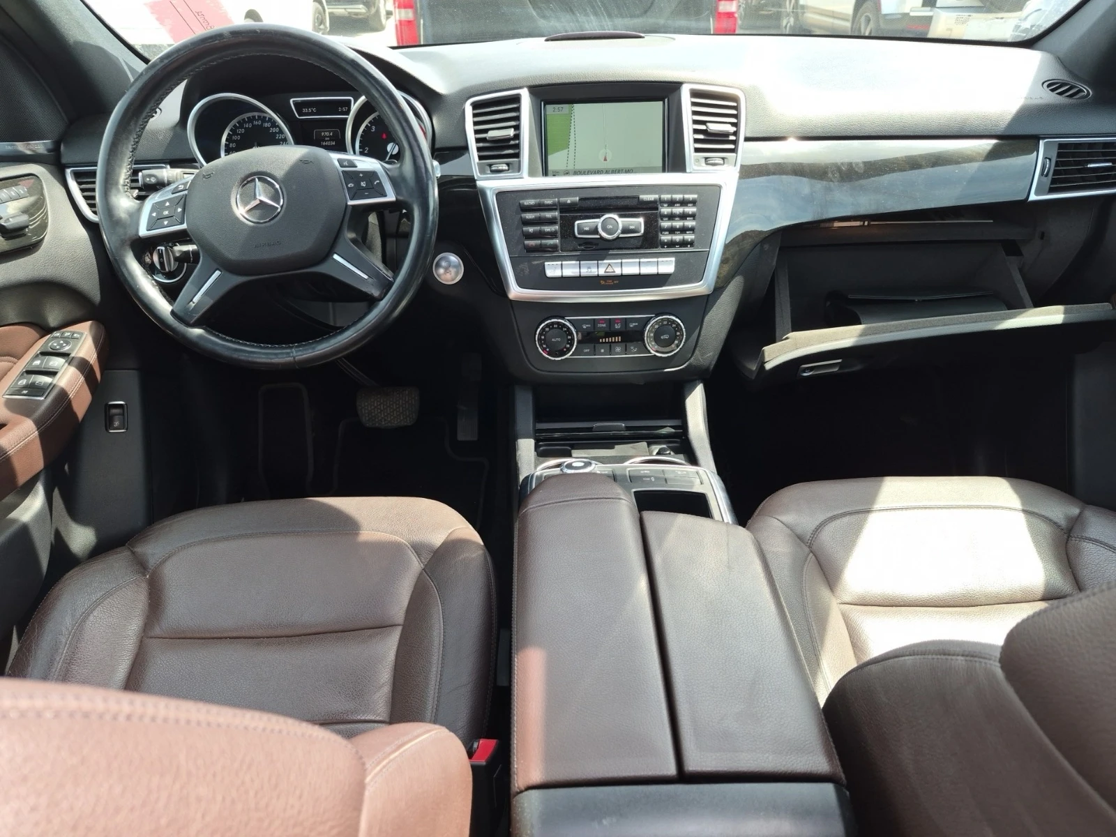 Mercedes-Benz ML 350 AMG ПАКЕТ * ПАНОРАМА * БЕЗ ИНЦИДЕНТИ * CARFAX * , снимка 6 - Автомобили и джипове - 54784658