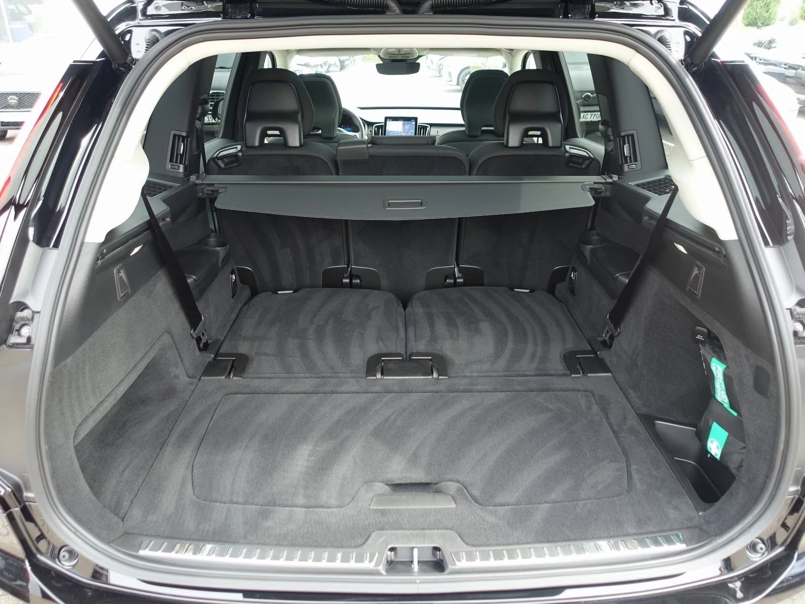 Volvo Xc90 Plus Dark T8 AWD 7seats, снимка 17 - Автомобили и джипове - 56112895